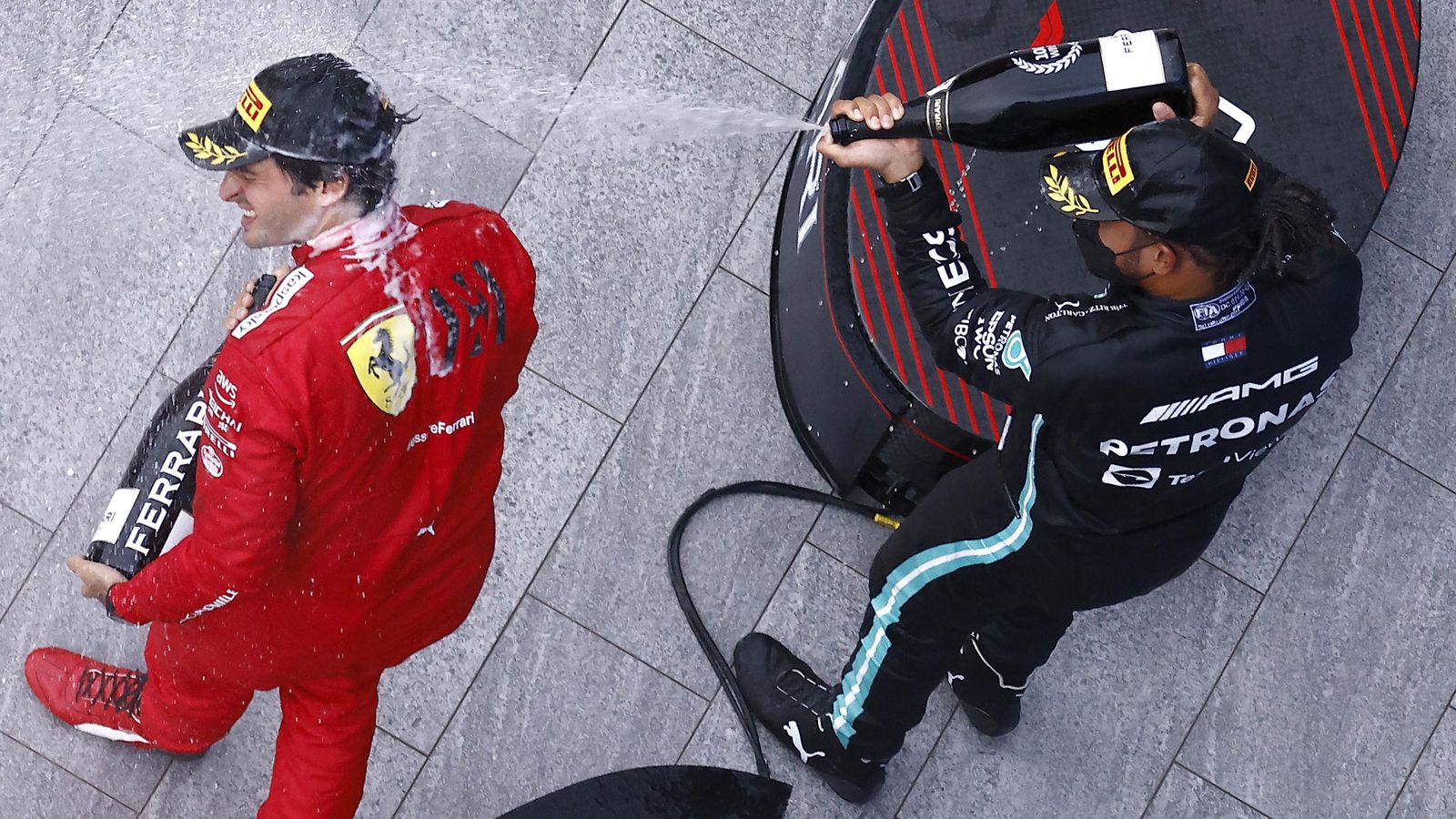 Sainz i Hamilton celebren el podium al Gran Premi de Rússia