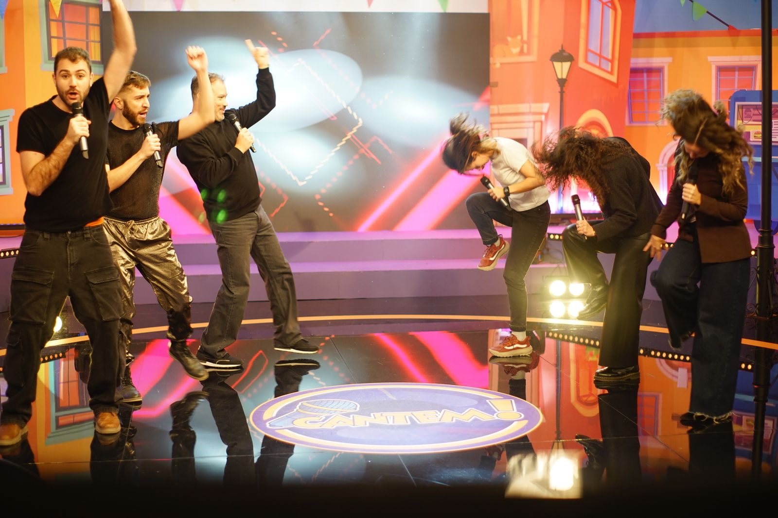 Esl redactors en un assaig del programa