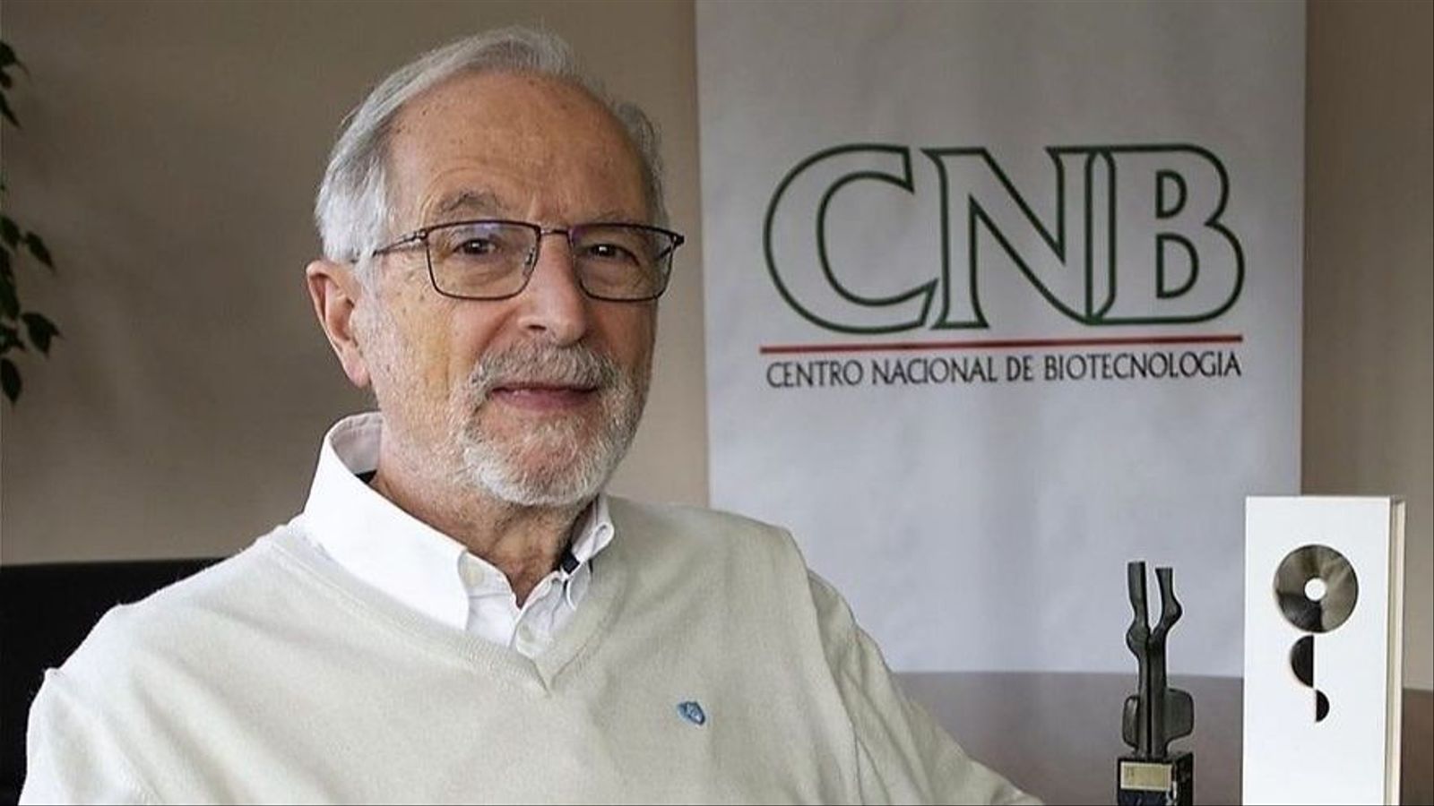 El viròleg valencià Luis Enjuanes