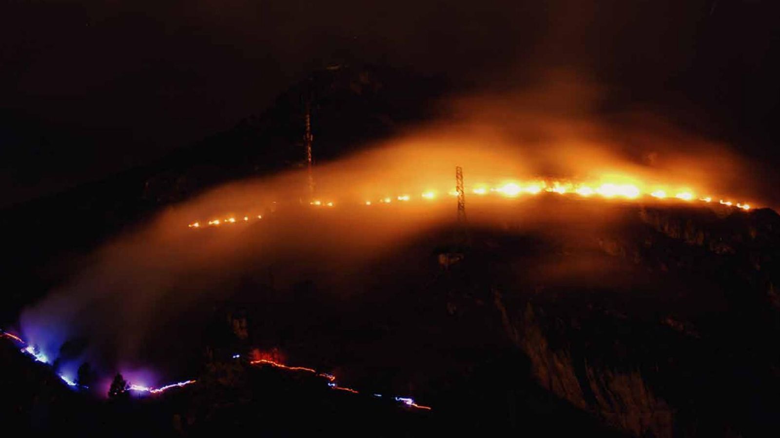 El campament reial se situa a la muntanya de Sant Cristòfol, a la serra de Mariola