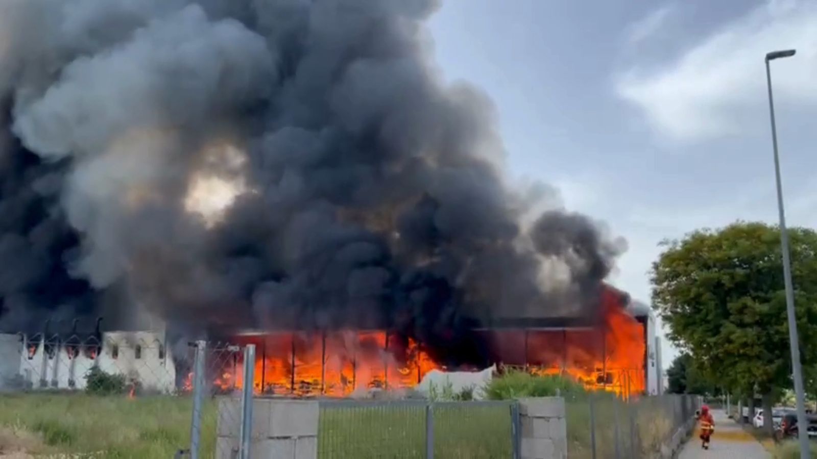Crònica en À Punt NTC sobre l'incendi industrial de Xàtiva
