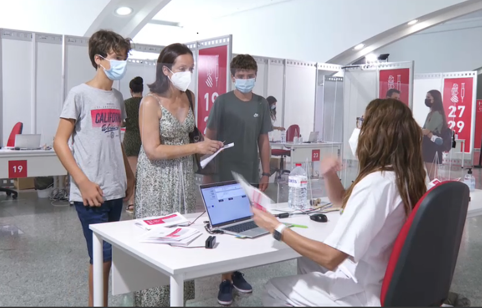 Imatge del inici de la vacunació aquesta setmana als menors de dotze anys
