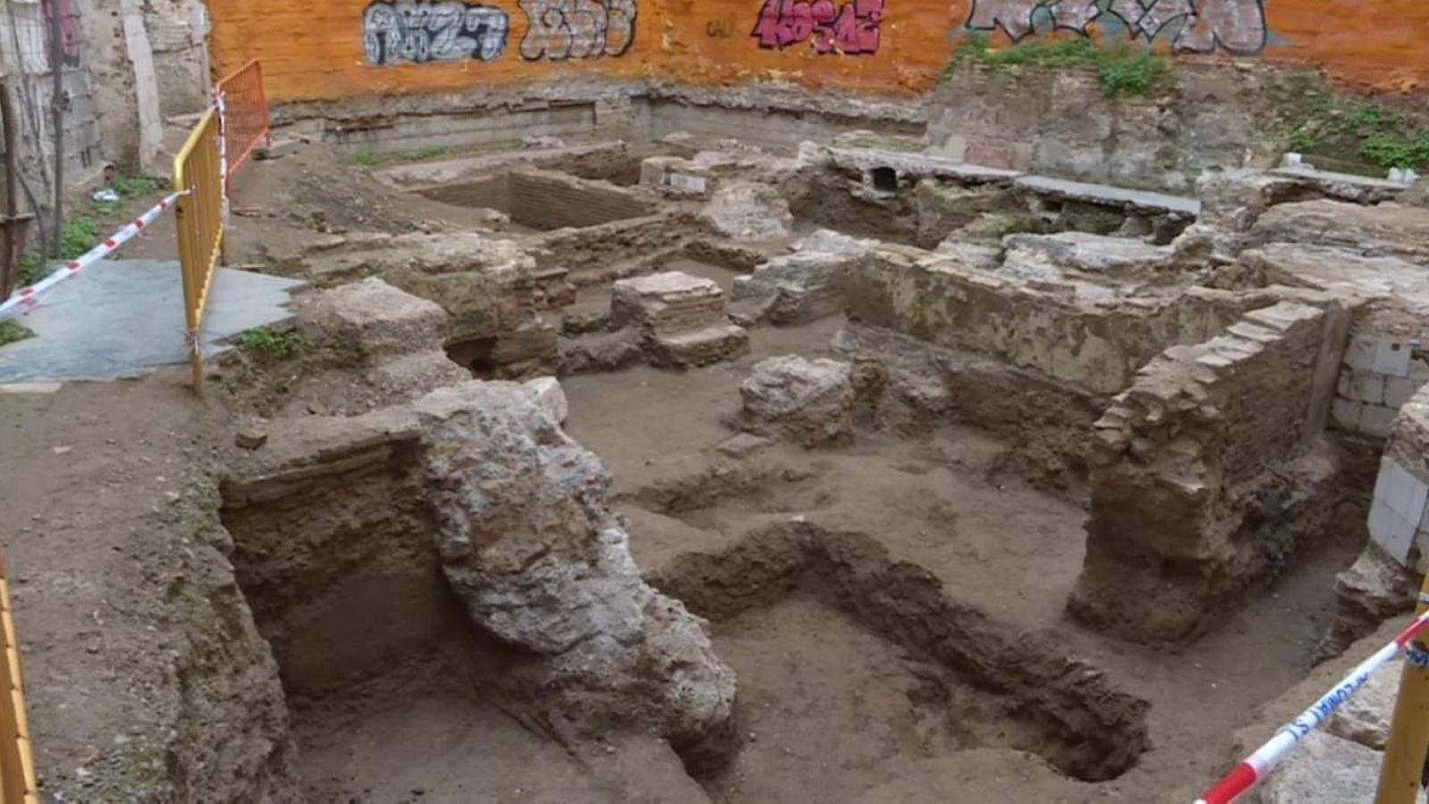 La necròpoli s'ha vist alterada a causa de les construccions que s'han anat superposant en èpoques posteriors.