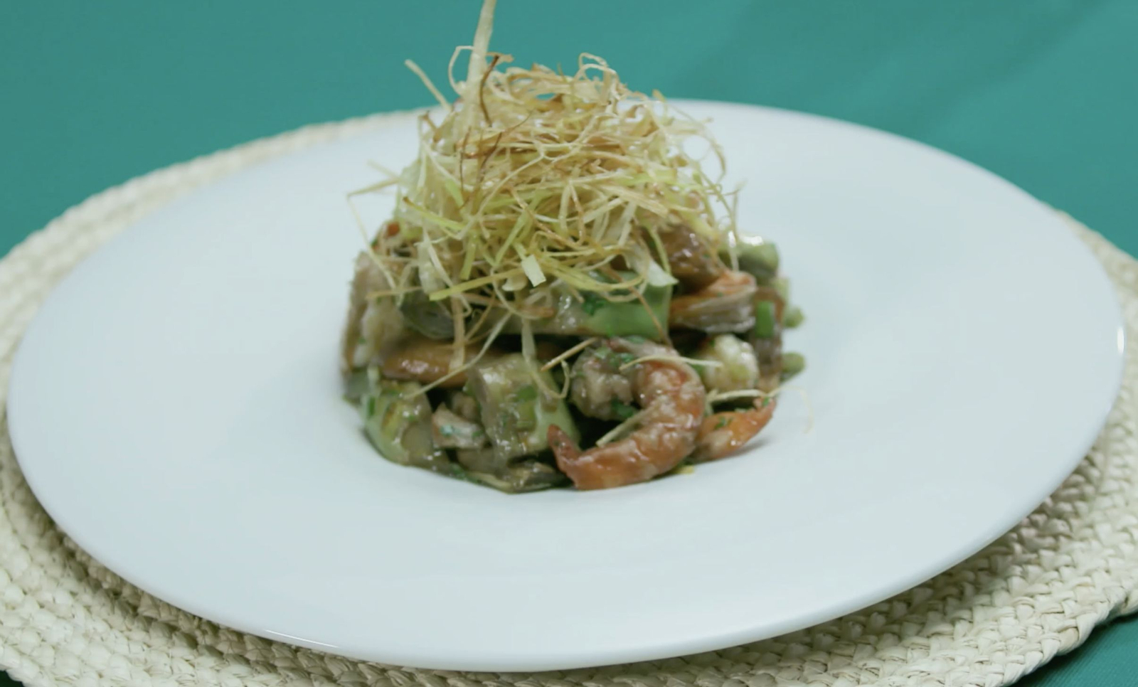 Guisat de rovellons, alls tendres i llagostins