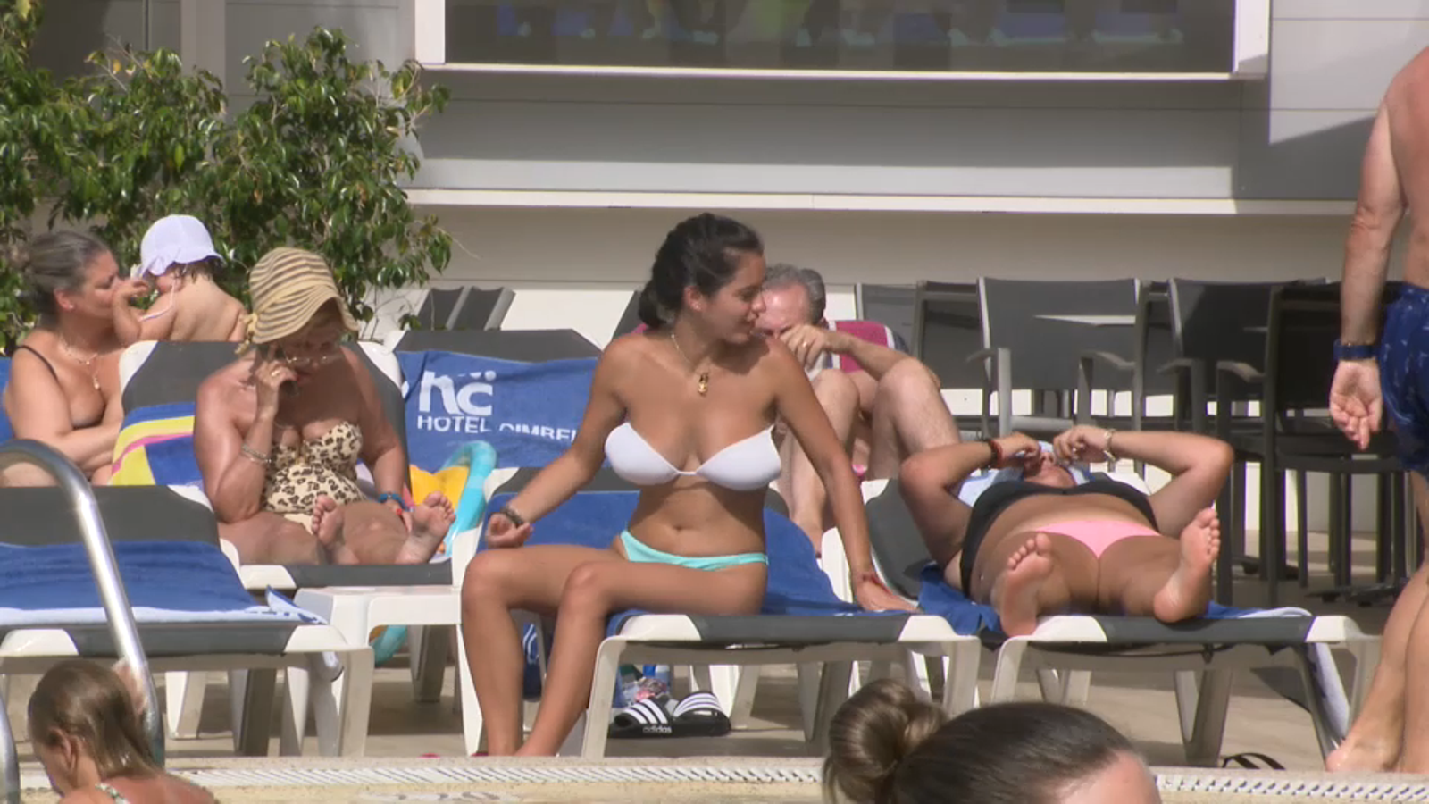 Els turistes nacionals salven la temporada d'estiu