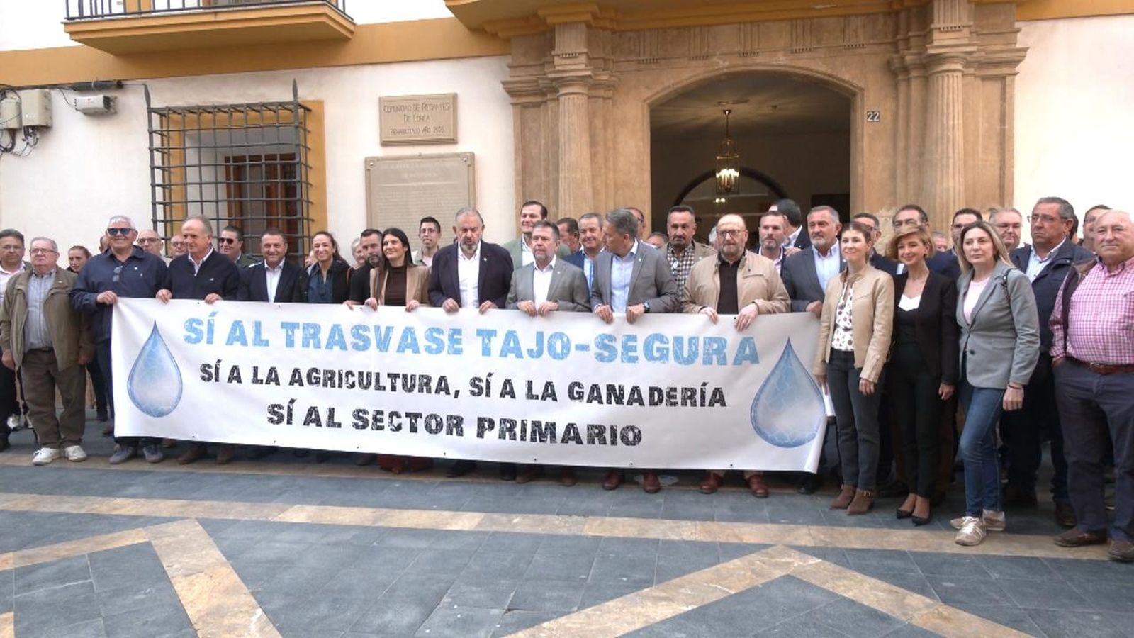 Concentració d'agricultors defensant el transvassament