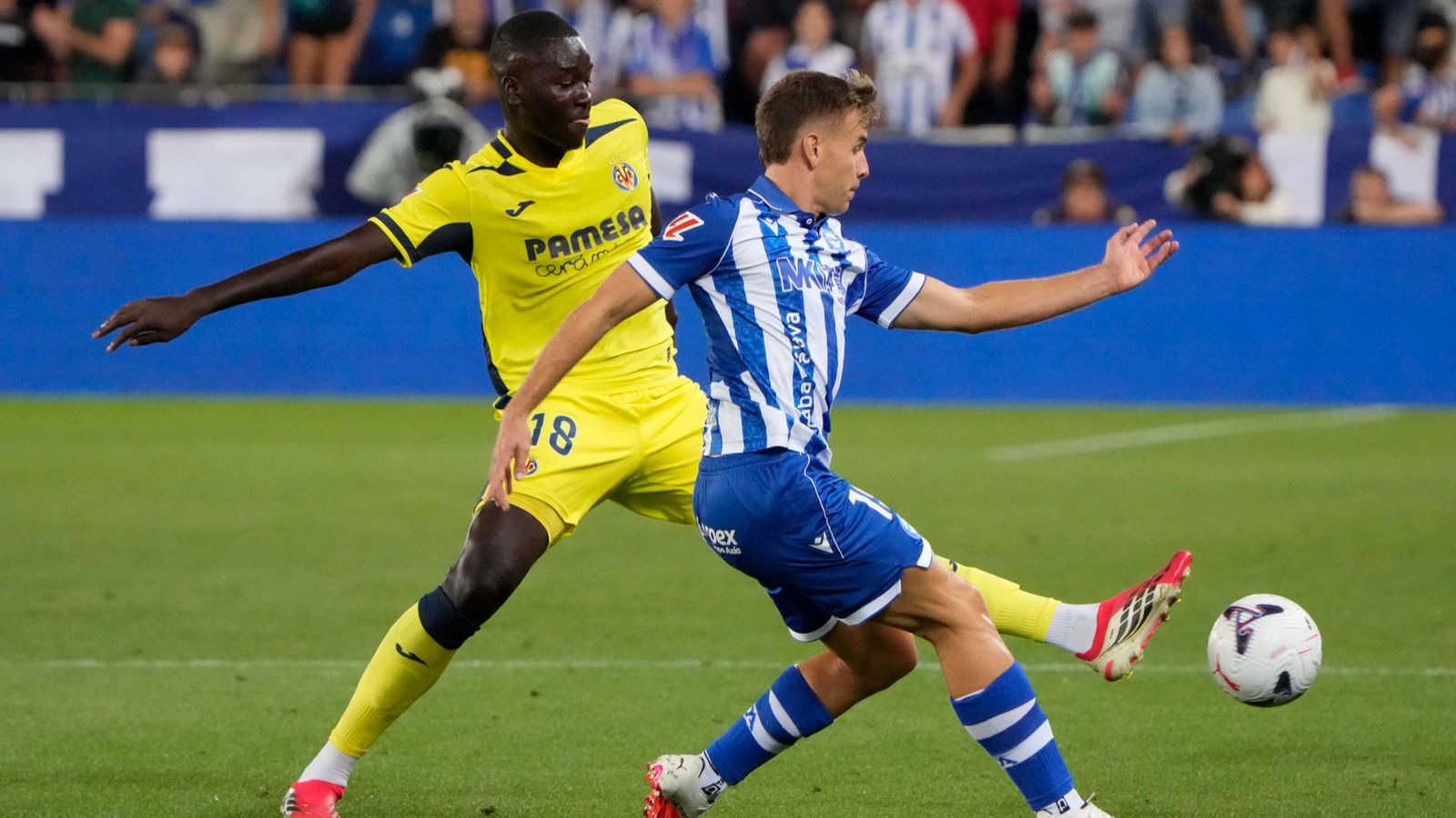 Pape Gueye, en una acció del duel