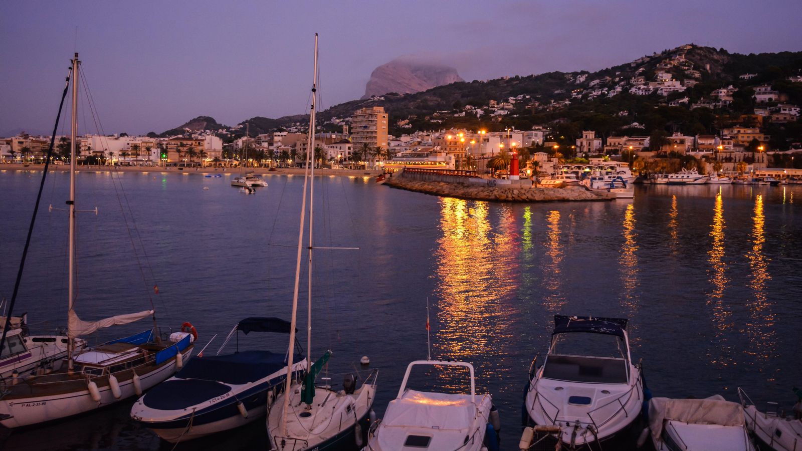 Imatge d'arxiu de port de Xàbia, municipi que ha passat la nit per damunt dels 21 graus Imatge d'arxiu de port de Xàbia, municipi que ha passat la nit per damunt dels 21 graus