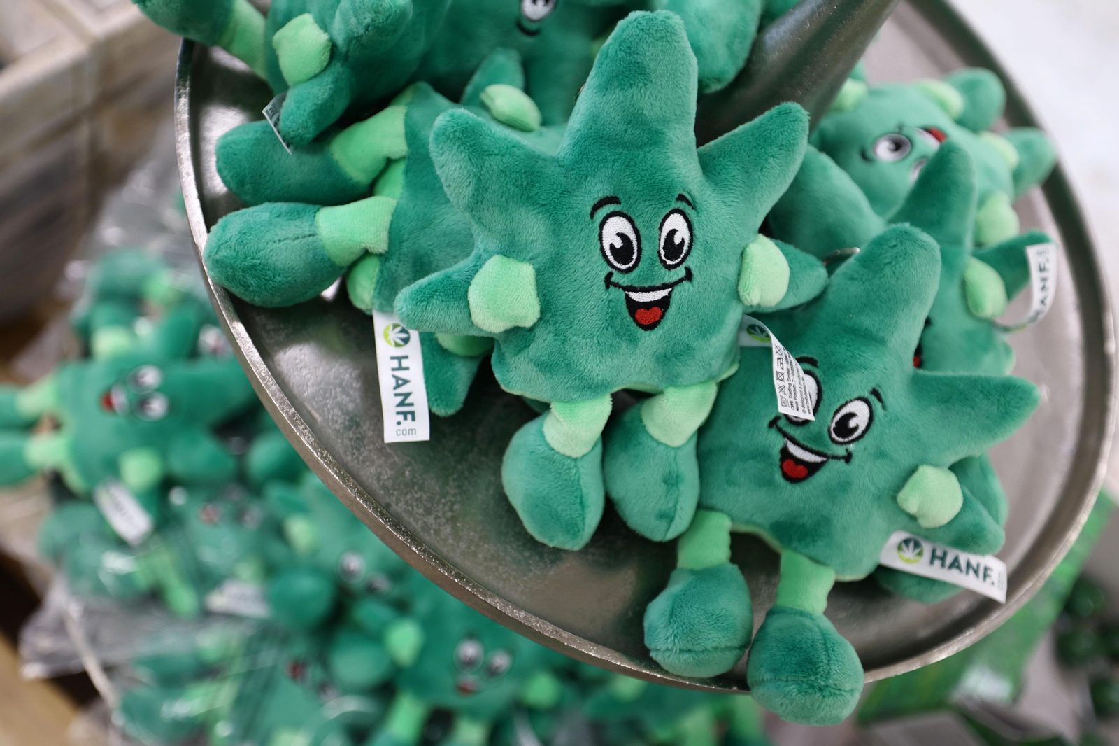 Mascotes en un club social cannàbic d'Alemanya