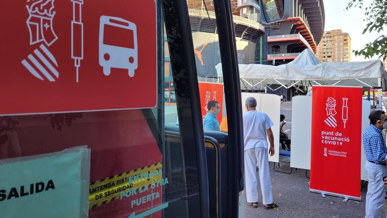 Punt de vacunació sense cita en imatge d'arxiu