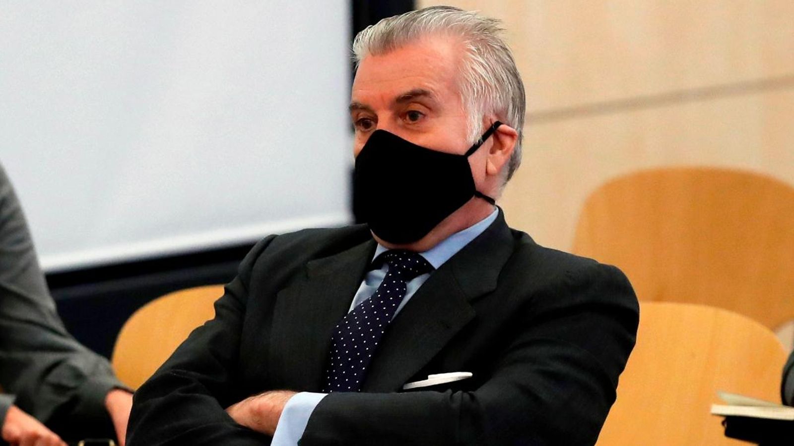 El tribunal espera que un metge forense de l'Audiència Nacional examine l'acusat Cristóbal Páez, ingressat des de dijous.
