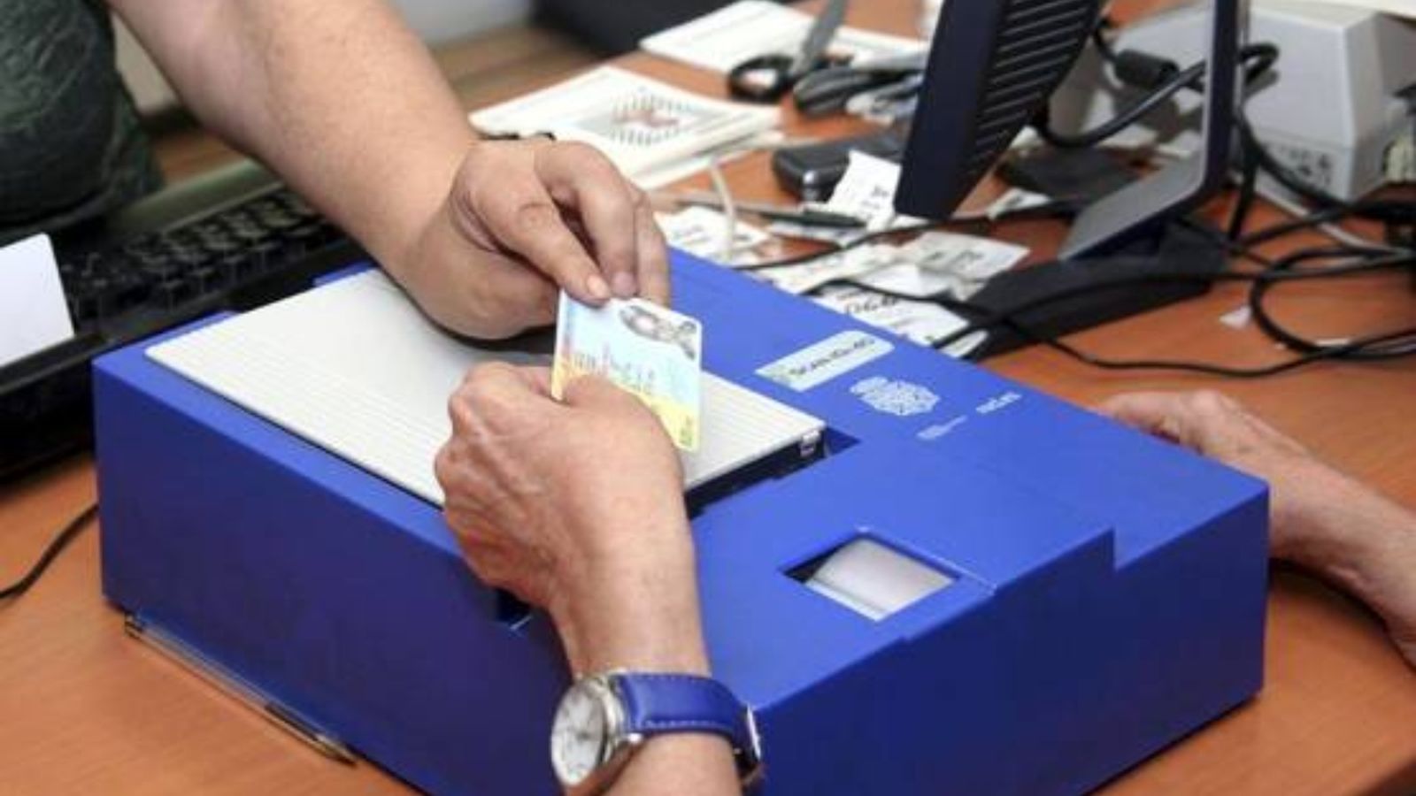 Les persones hauran d'acudir a la comissaria amb mascareta i amb l'import exacte, en metàl·lic