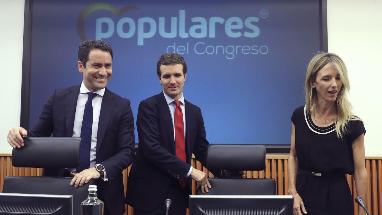 El secretari general del PP, Teodoro García Egea; el líder del partit, Pablo Casado; i la nova portaveu en el Congrés, Cayetana Álvarez de Toledo