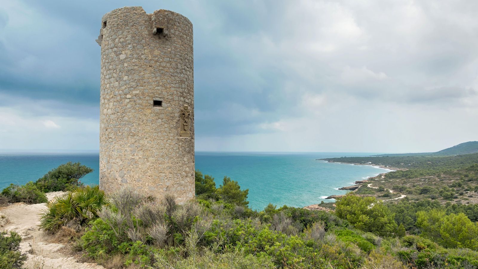 La circulació per la Serra d'Irta, per la seua condició de parc natural, queda prohibida fins al dimarts