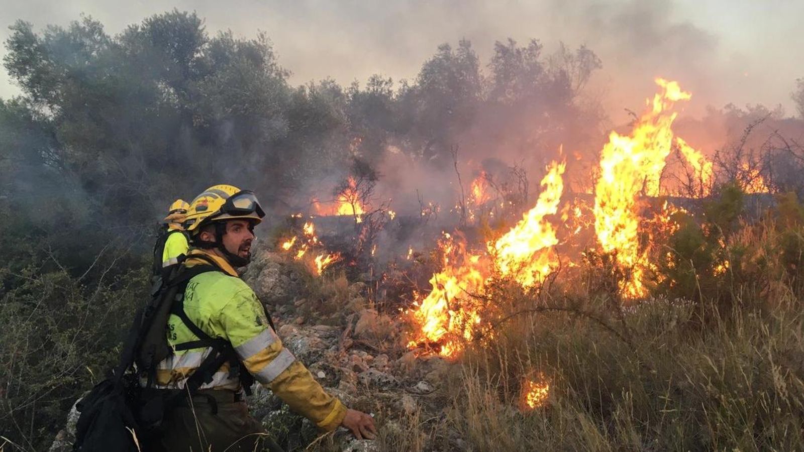 Imatges de l'incendi declarat el dimarts a la comarca del Baix Maestrat