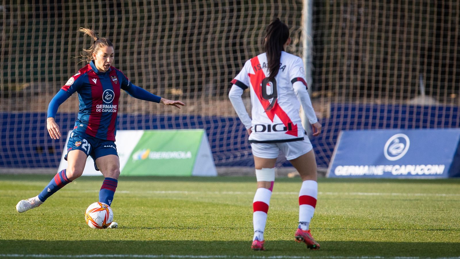 Imatge del partit entre el Llevant i el Rayo