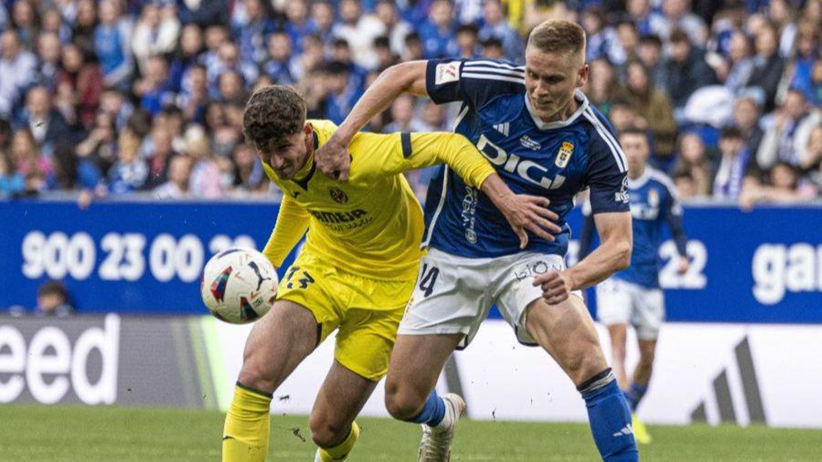 Pau i Alemao, en una acció del partit