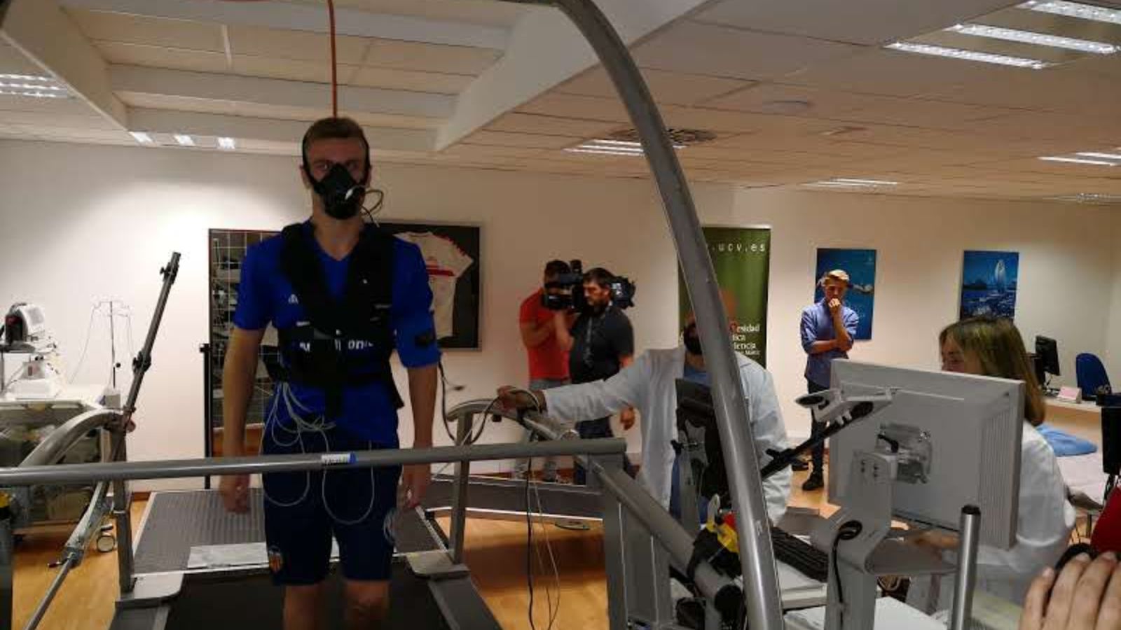 El jugador del València CF, Lato, realitza les proves mèdiques