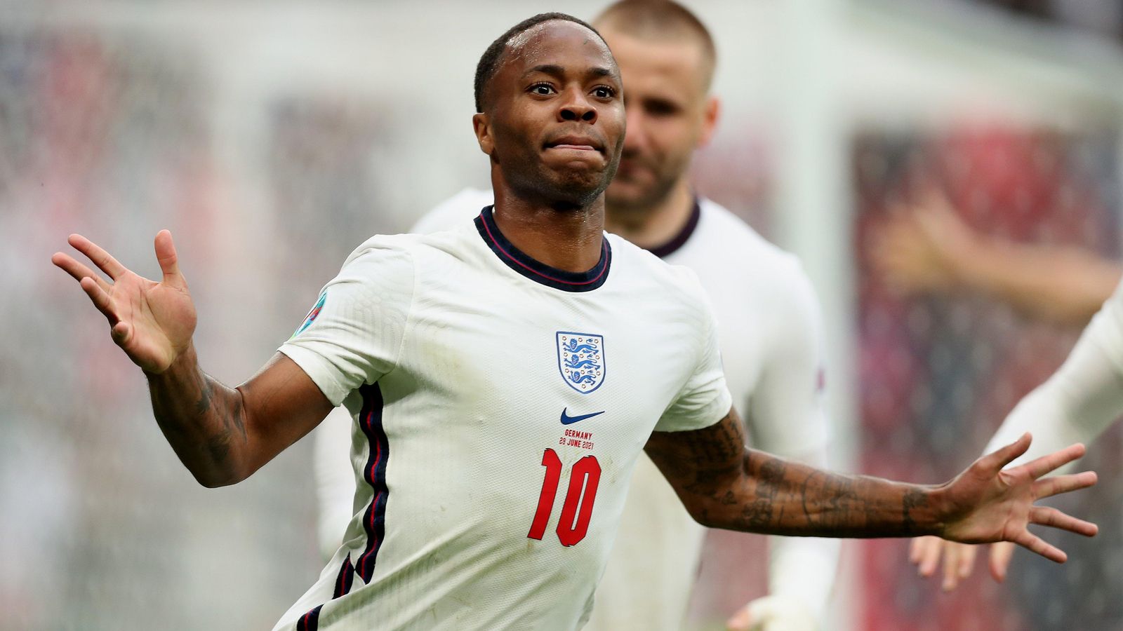 Sterling celebra el primer gol de la selecció d'Anglaterra