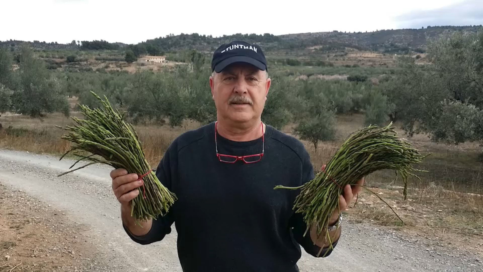 Salva Benaches orgullós amb la seua troballa (imatge d'arxiu)
