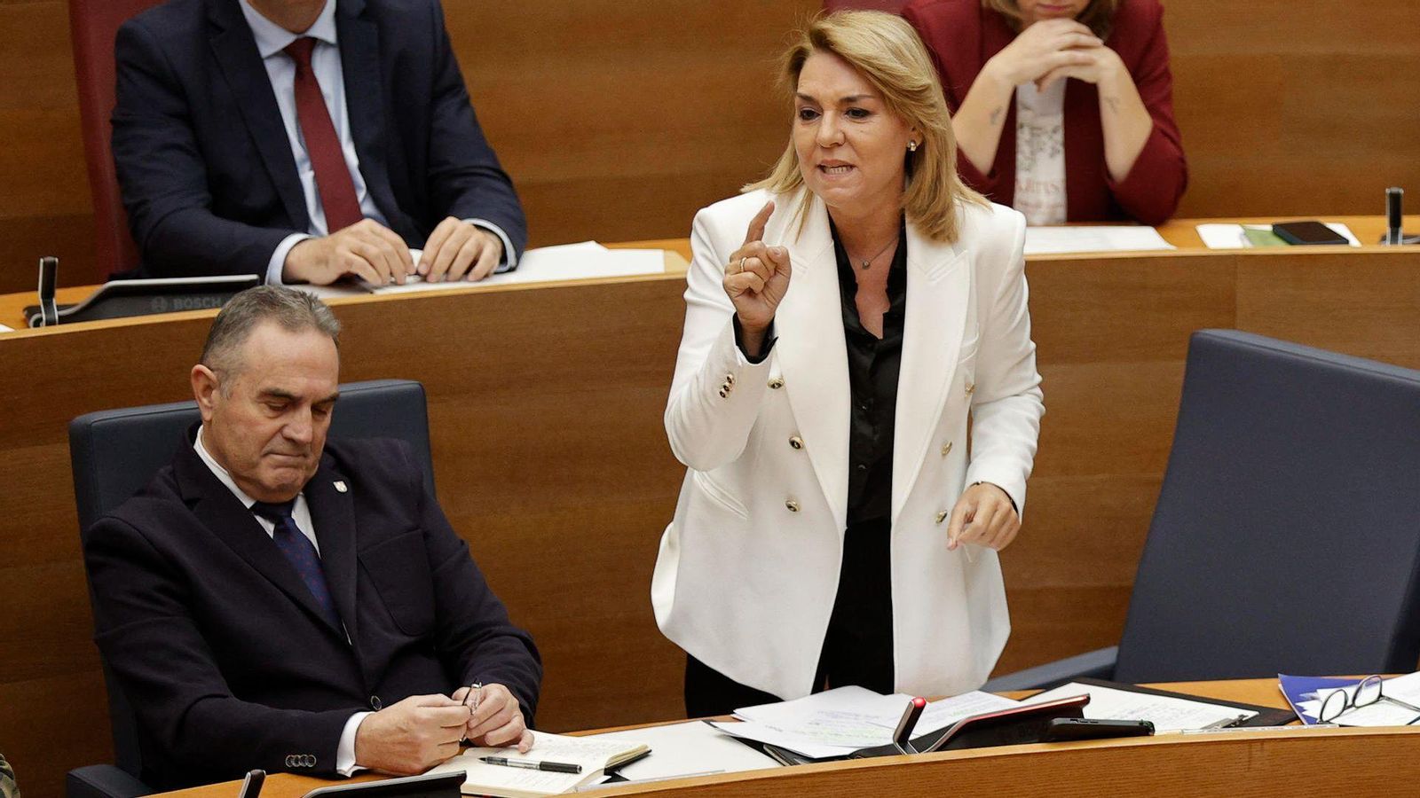 La vicepresidenta Camarero en el ple de les Corts de dijous