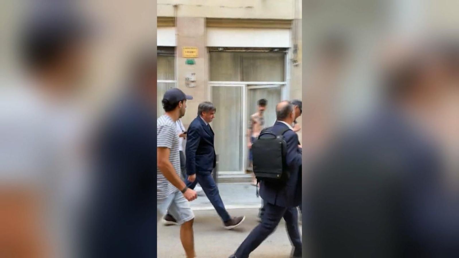 Puigdemont ha caminat pel carrer sense que ningú el detinguera