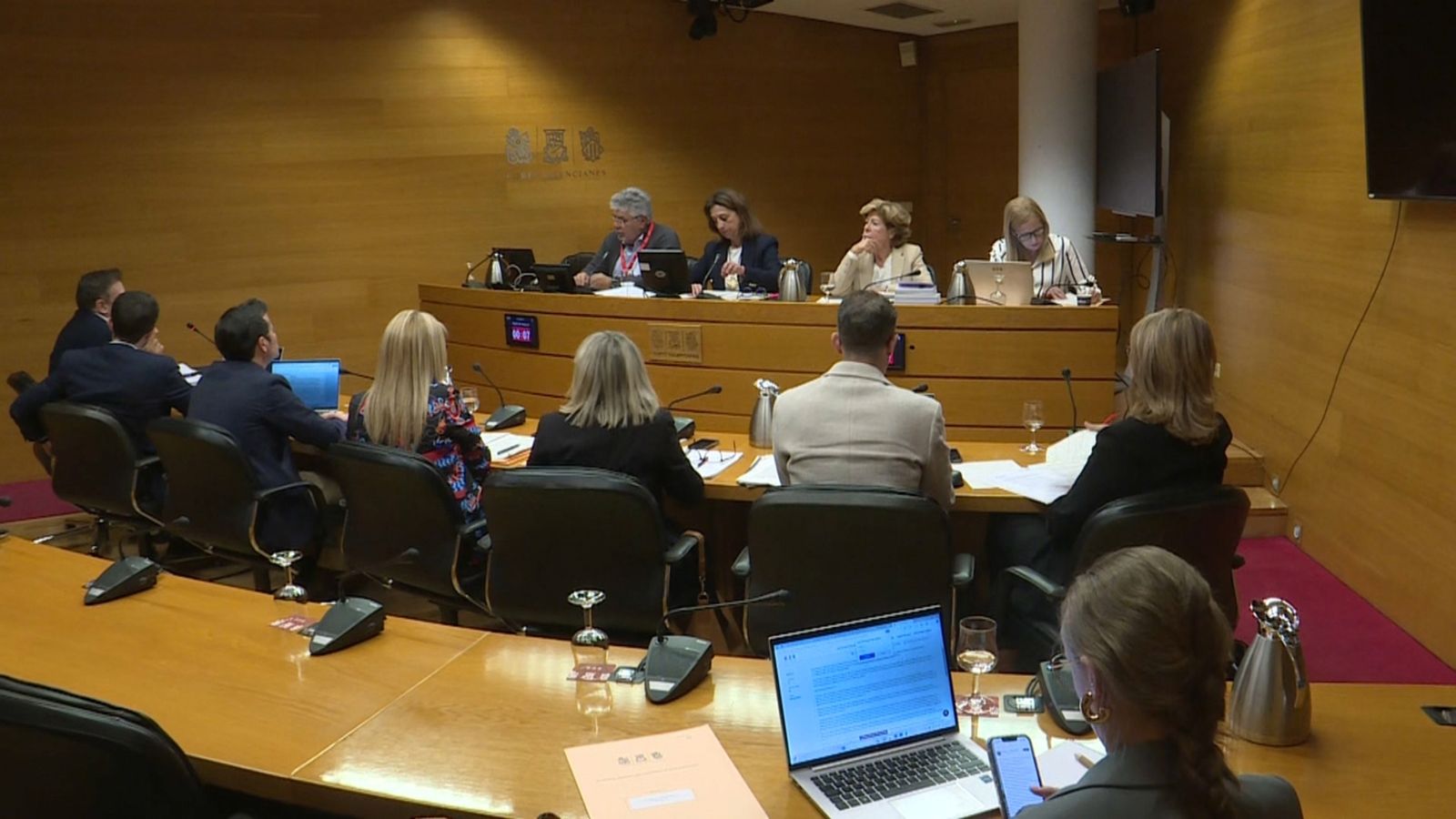 Els representants del sector audiovisual a les Corts.