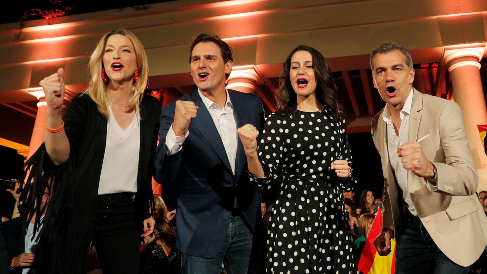 María Muñoz, Albert Rivera, Inés Arrimadas i Toni Cantó durant l'acte de tancament de campanya de Ciutadans que celebren al Jardí del Túria