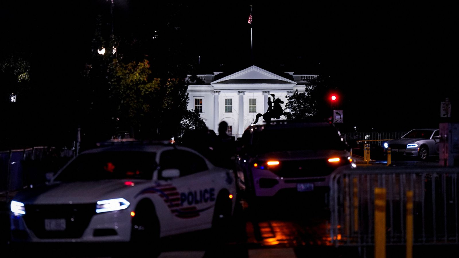 Un cordó policial envolta la Casa Blanca, on està previst que este dilluns es reunisquen Zelenski i Trump