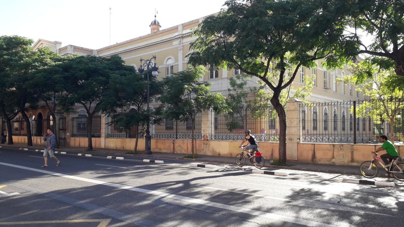 Un dels edificis de l'Església catòlica a València.