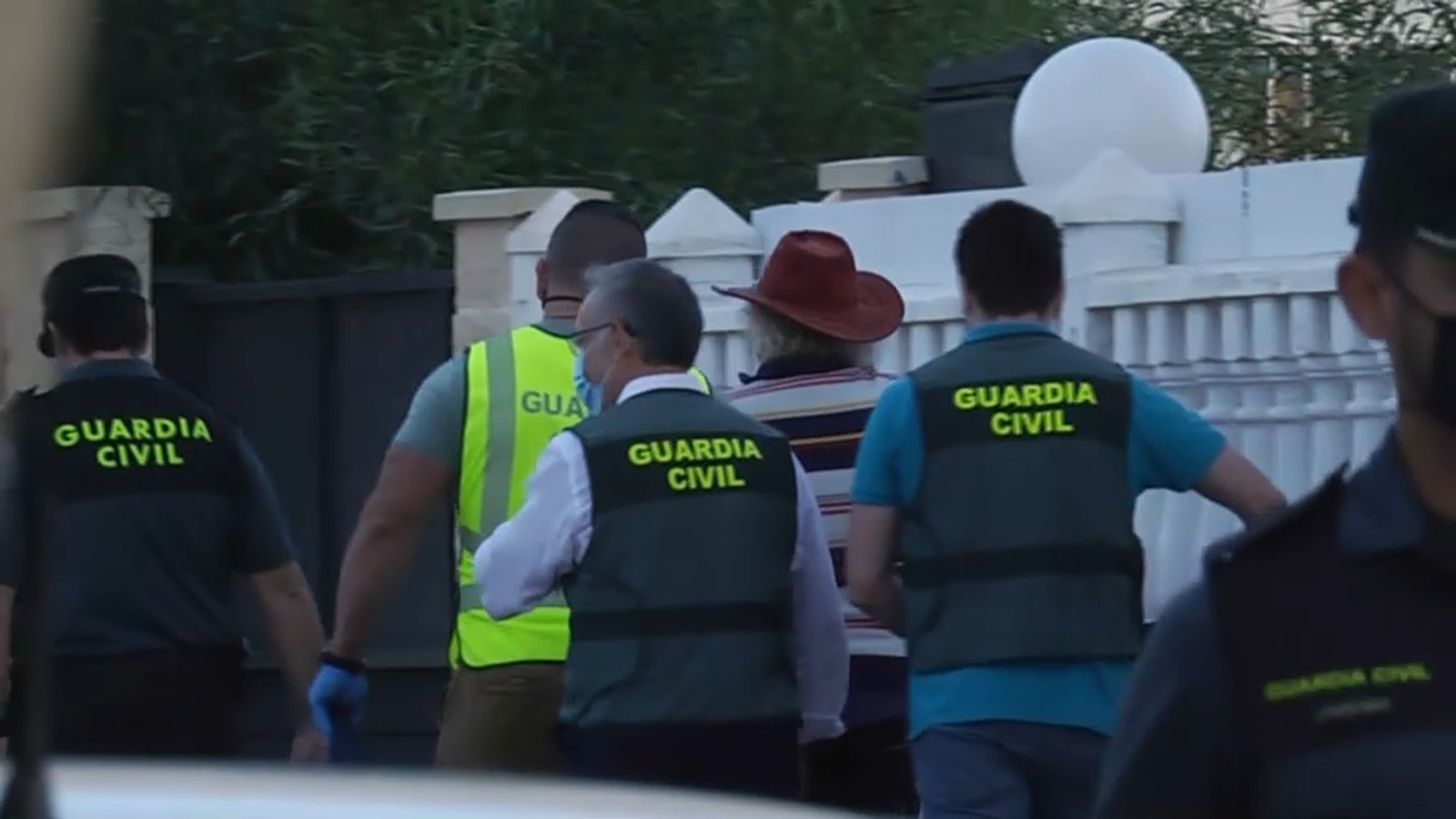 Imatge de la detenció del presumpte autor