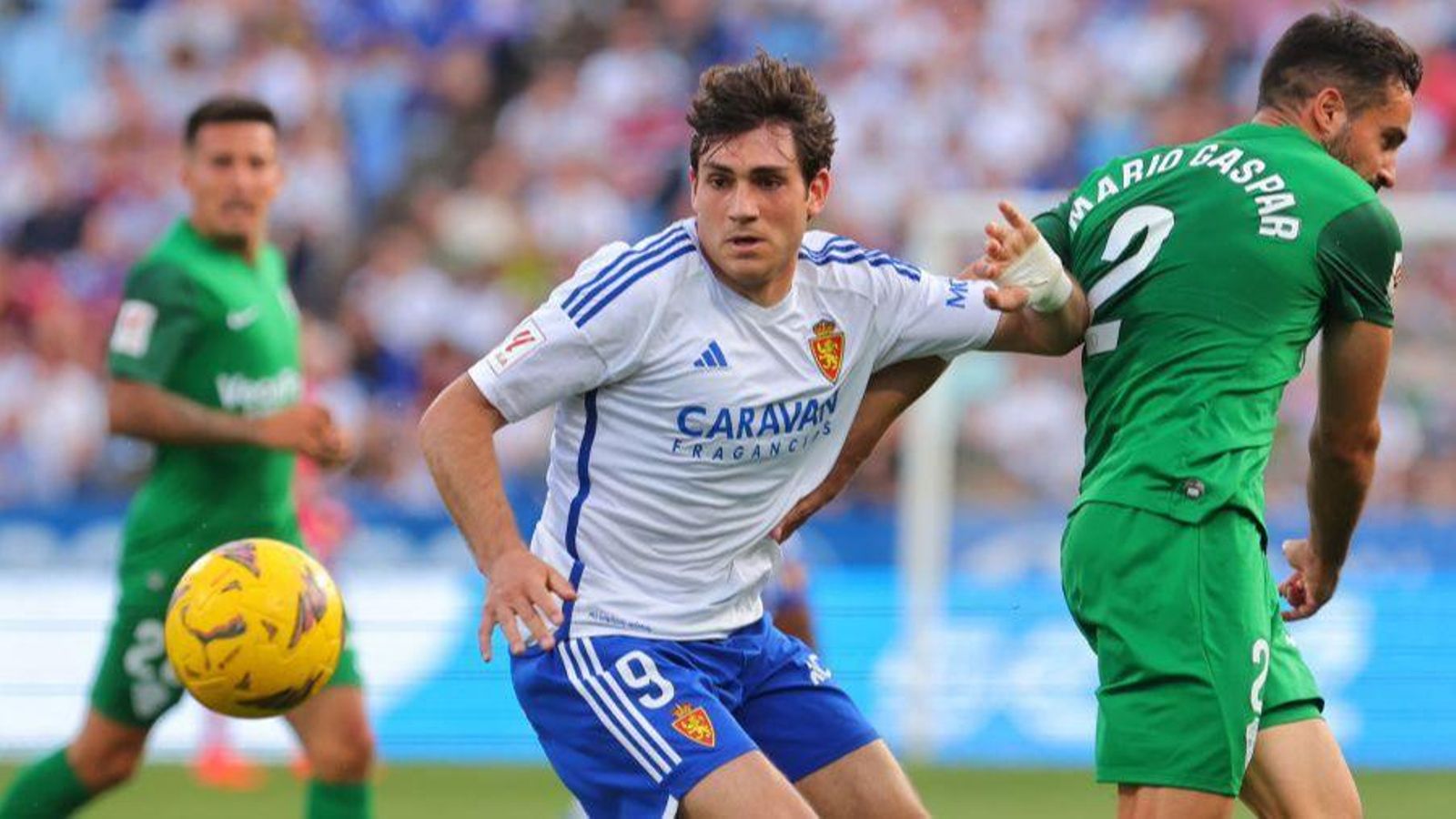 Mario Gaspar, en una acció del duel