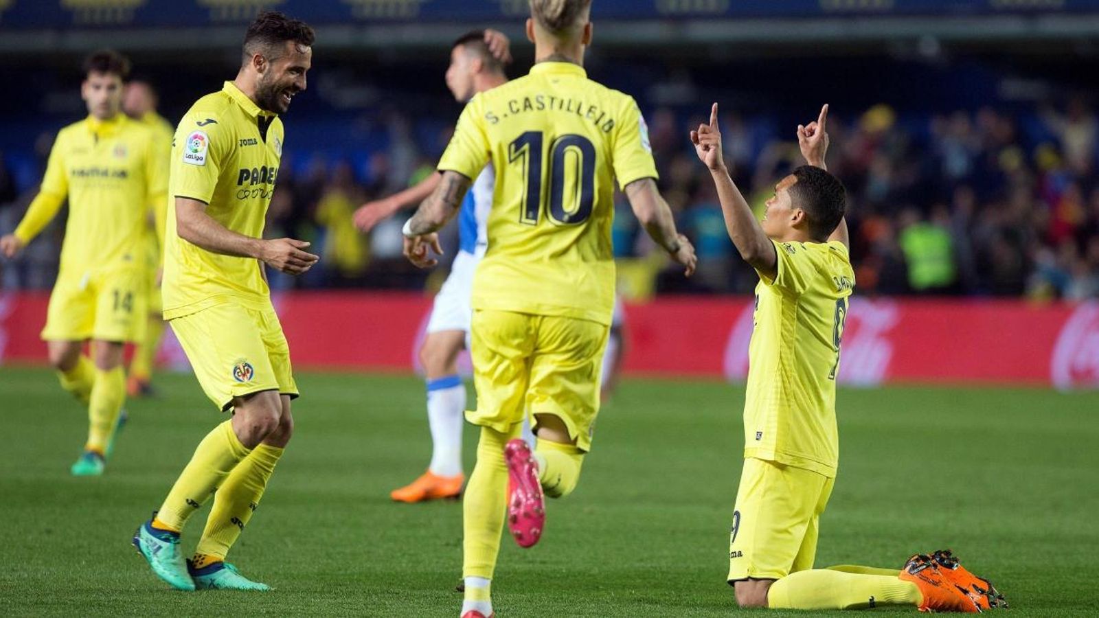 Bacca celebra el segon gol del Vila-real