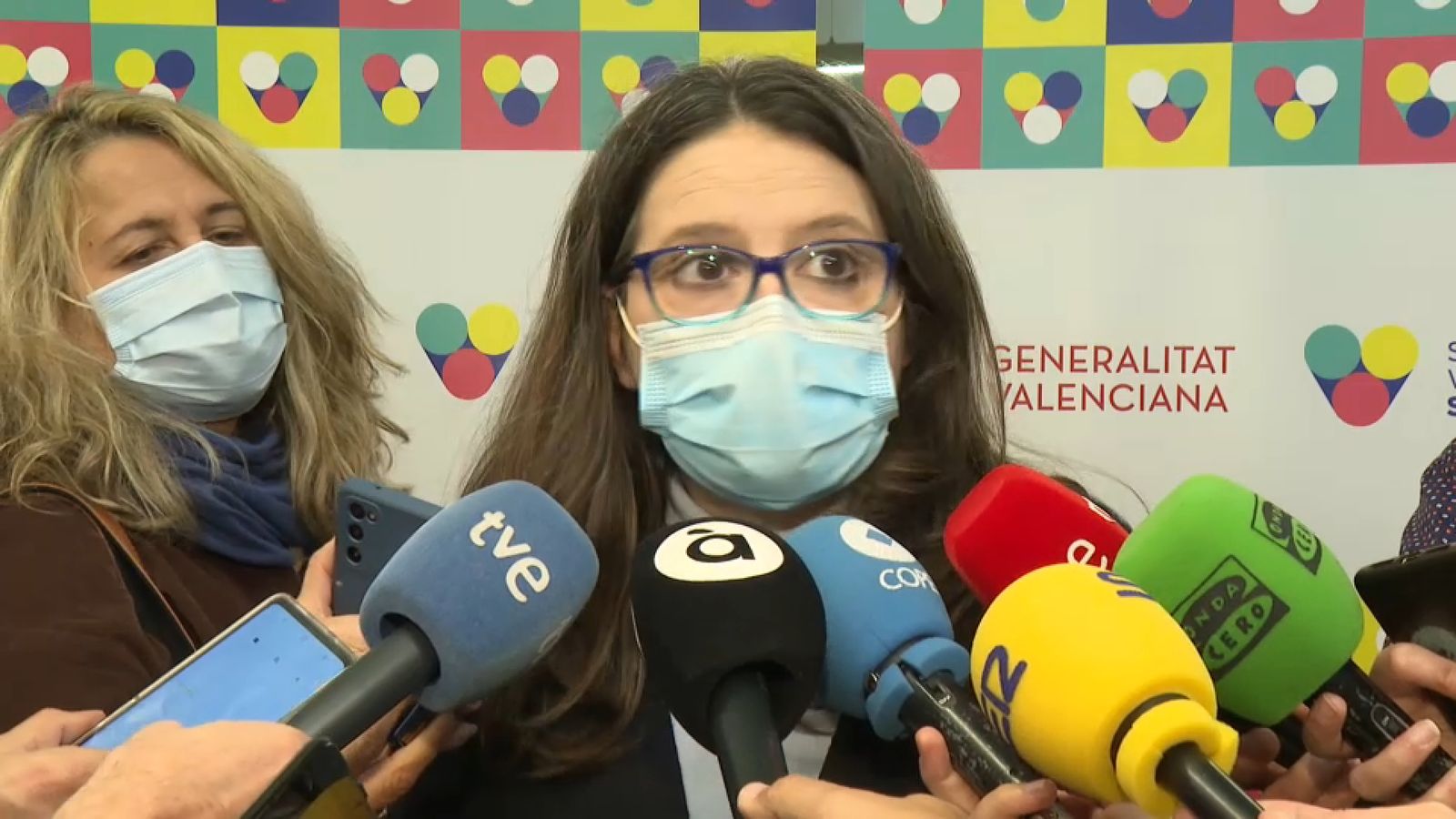 La consellera Mónica Oltra atén els mitjans de comunicació aquest dilluns