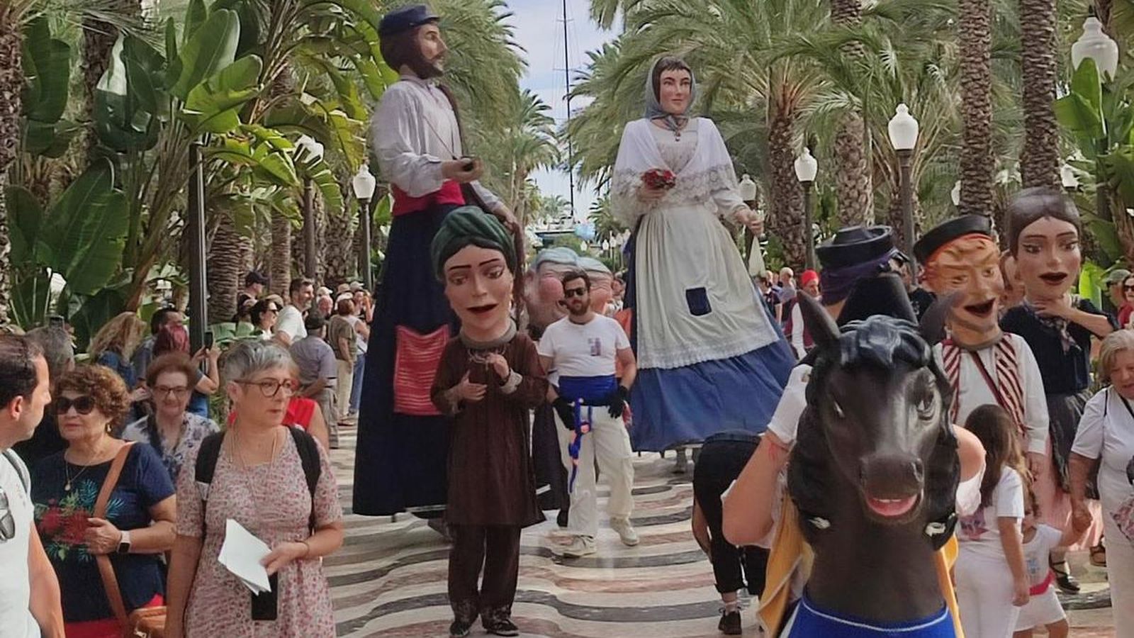 L'Explanada d'Alacant acollirà danses des de mig matí