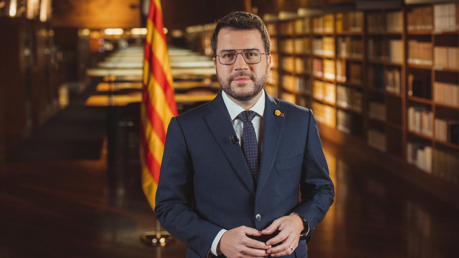 El president de la Generalitat de Catalunya, Pere Aragonés, en un moment del discurs de Nadal, des de la biblioteca catalana