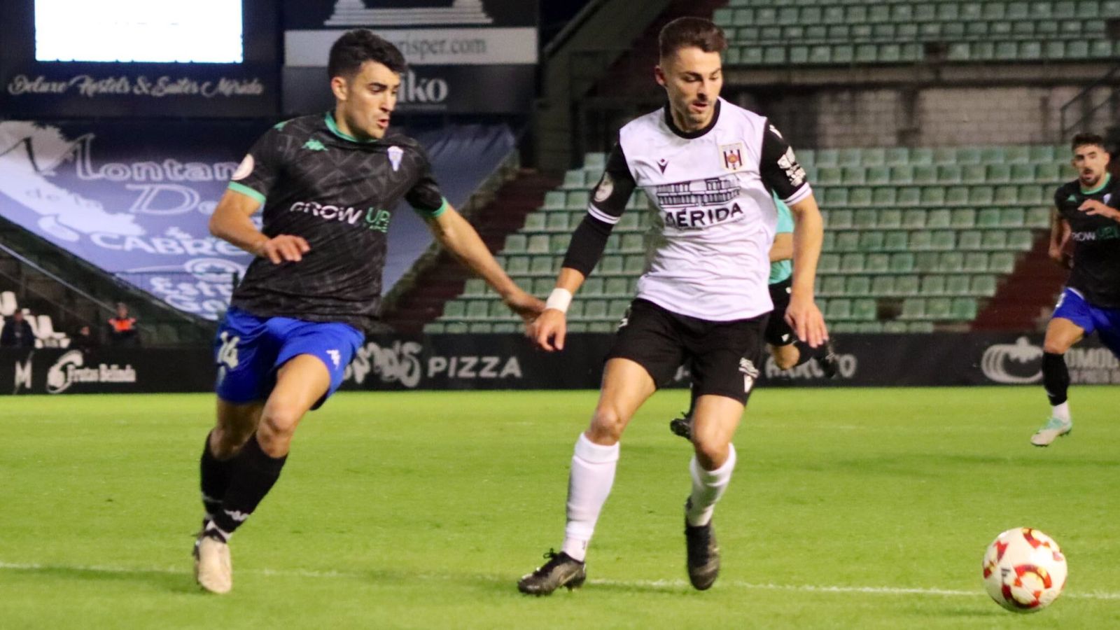 Javi Antón, en una acció del duel