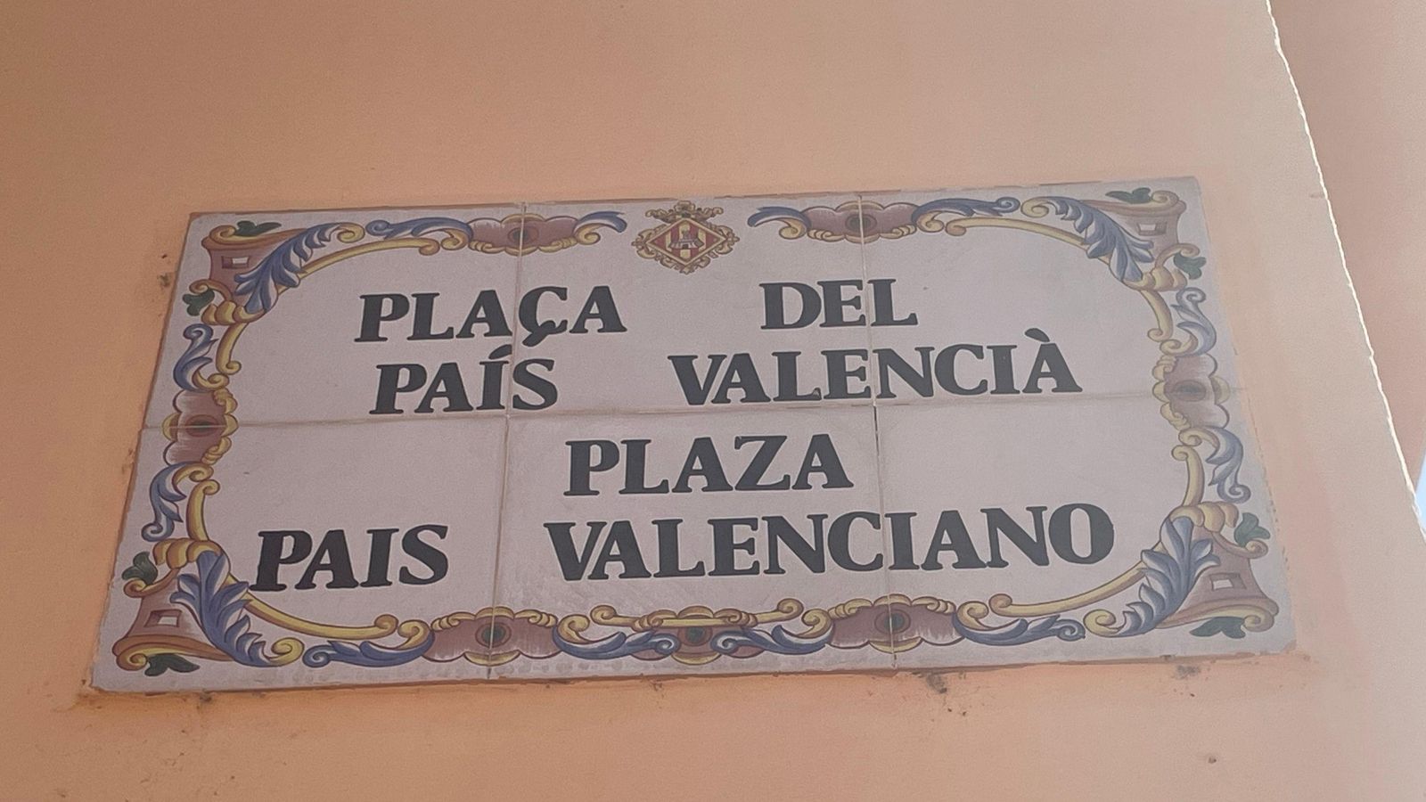 Placa de la plaça del País Valencià a Castelló