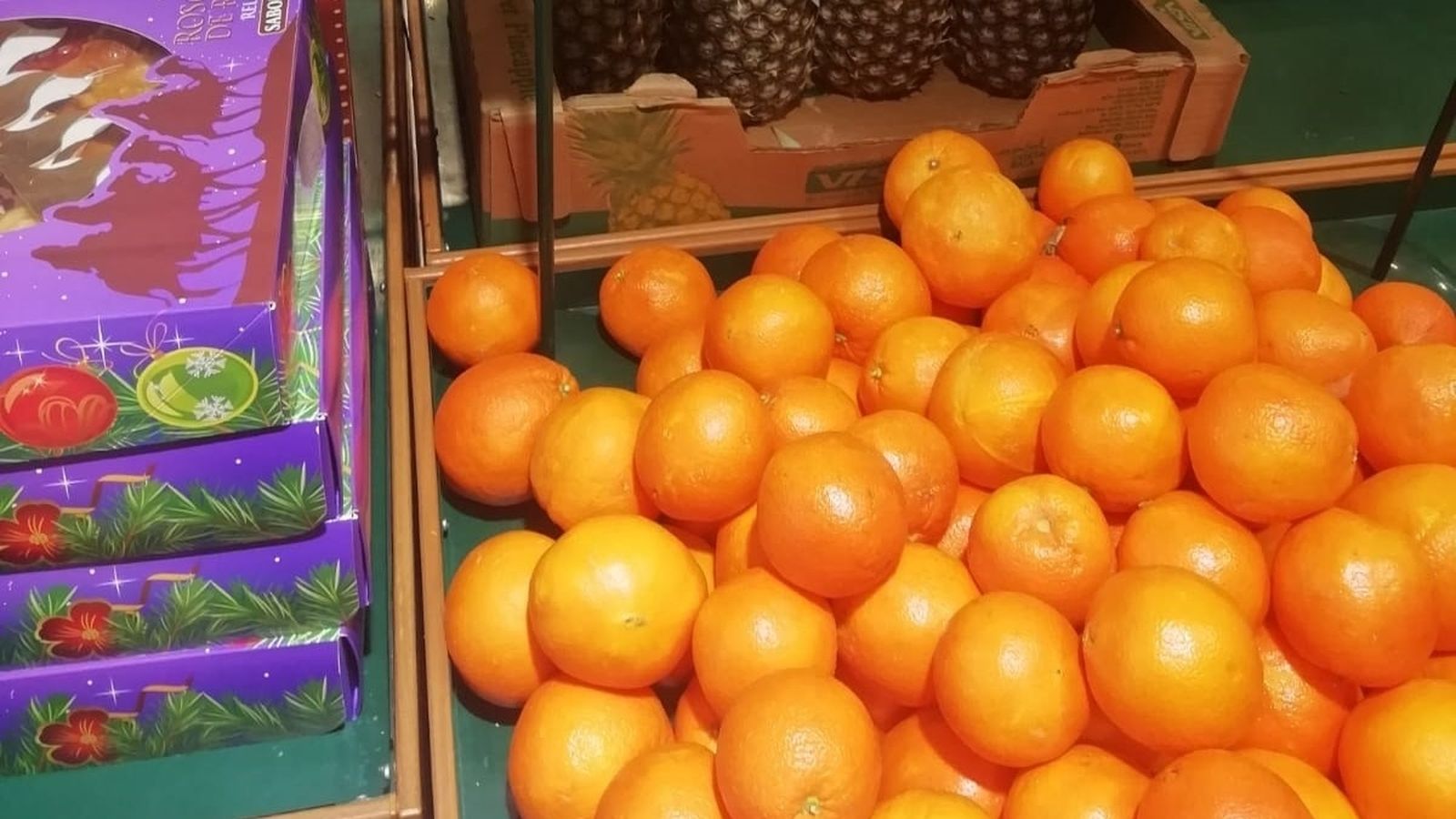 Cítrics de la varietat València late en una cadena de supermercats