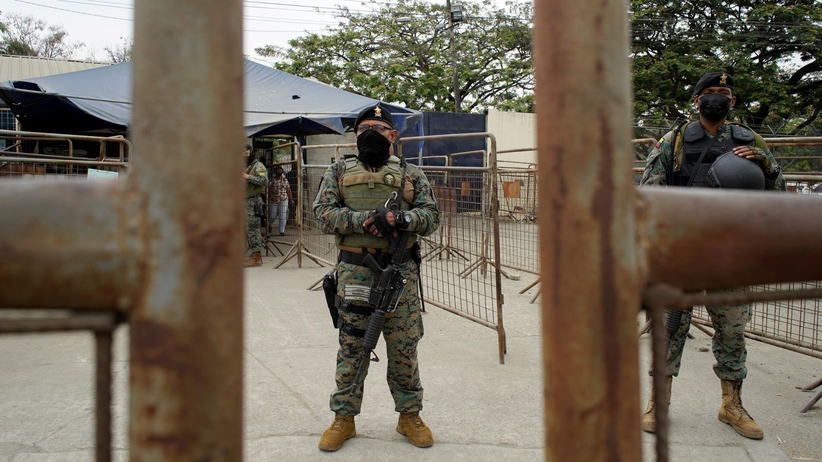 Militars patrullen la presó equatoriana de Guayaquil