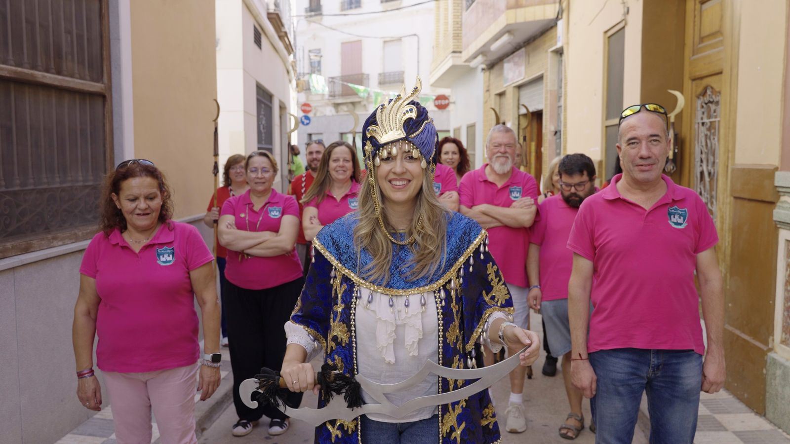 Les filaes prenen els carrers d’Alcàsser en festes