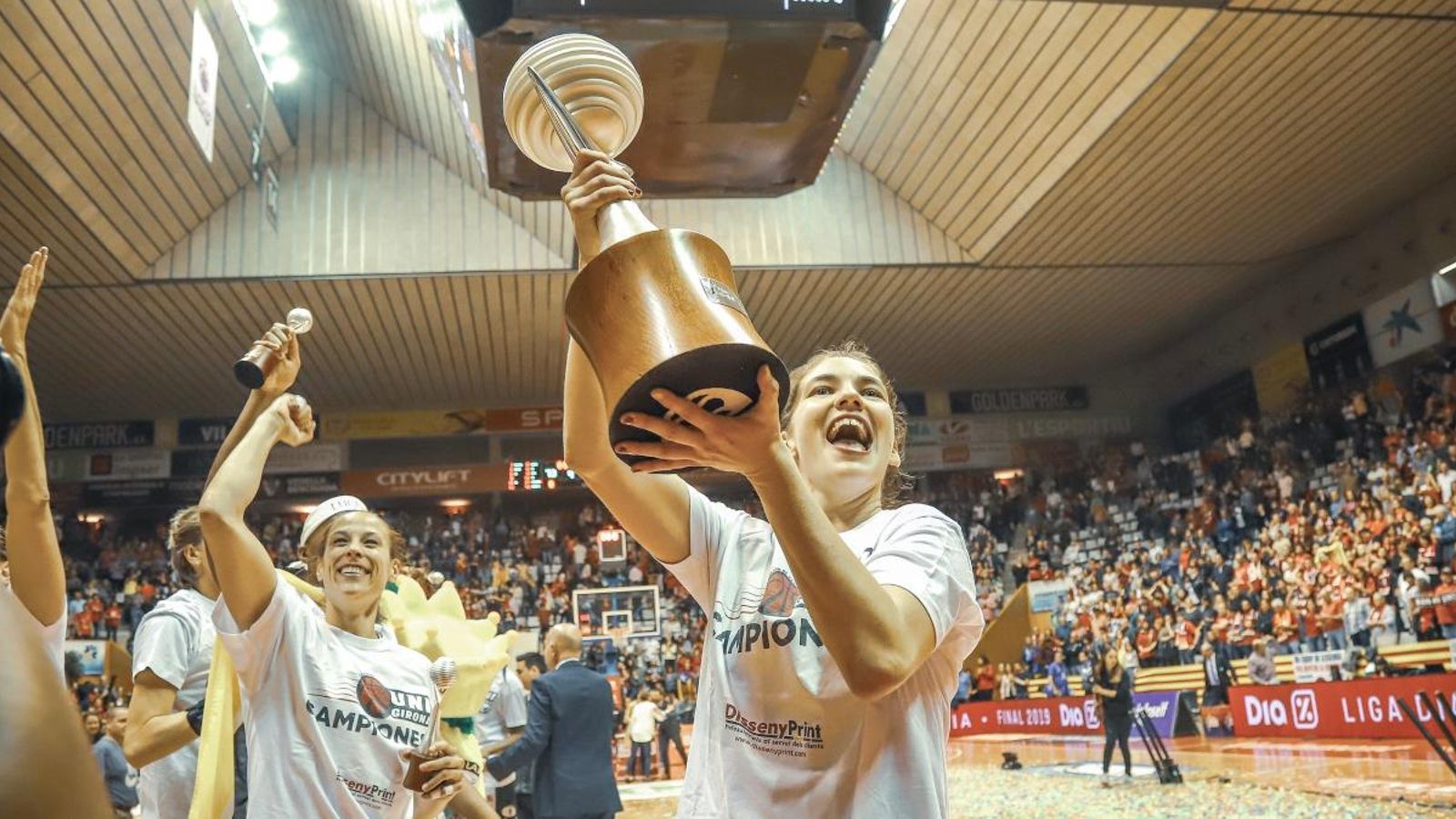 Rosó Buch, amb el trofeu del campionat de lliga 2018