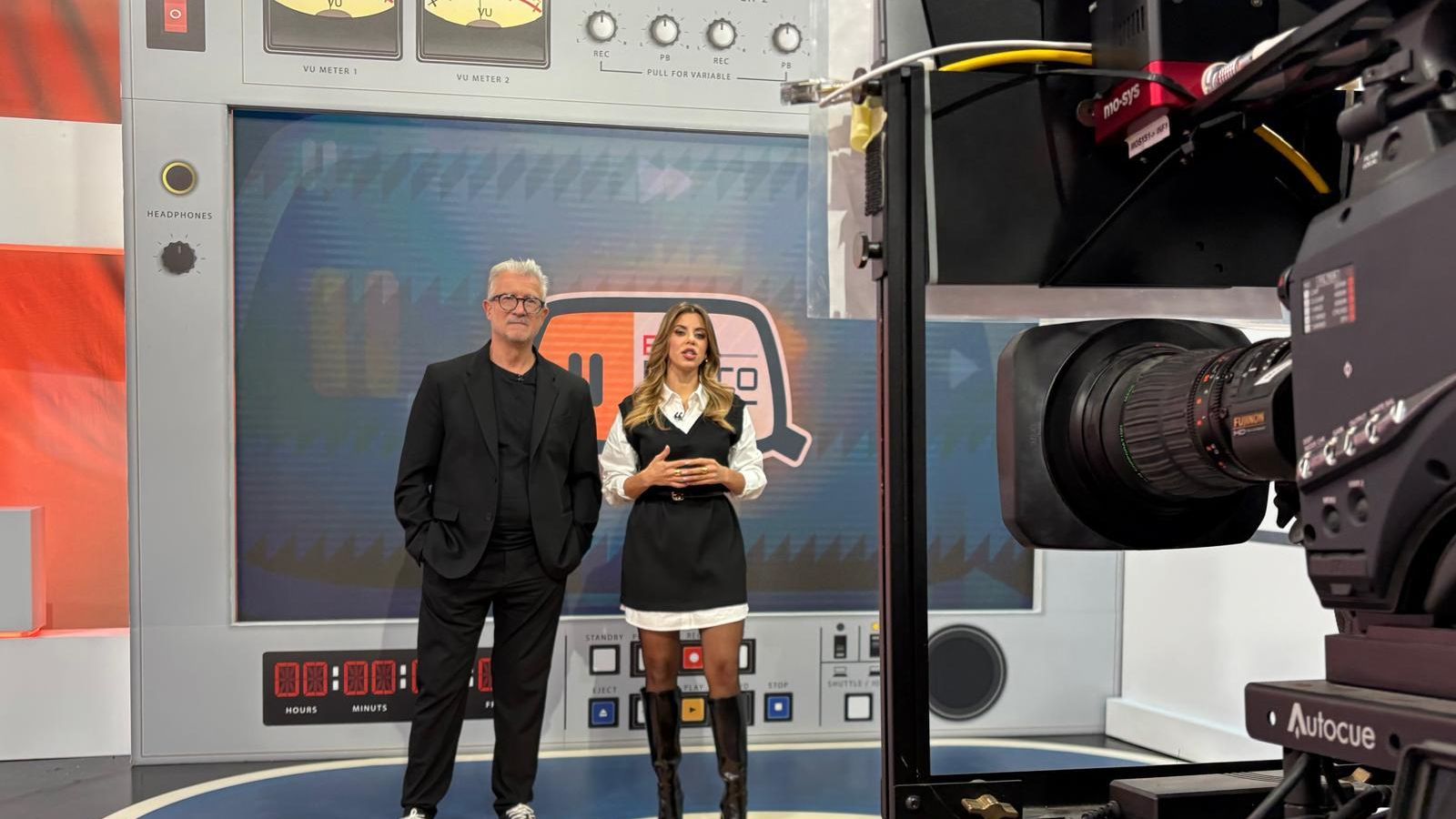 Josep Ramon Lluch i Anaïs Ordóñez presenten cada dissabte 'El retrovisor', el programa que mostra com hem canviat els valencians en els últims 35 anys