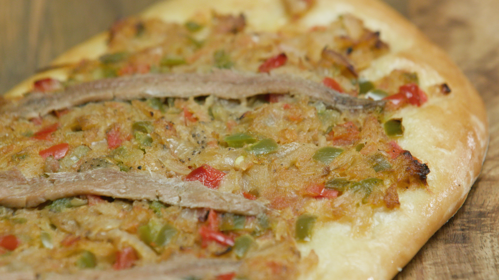 Coca d'albergina i anxoves