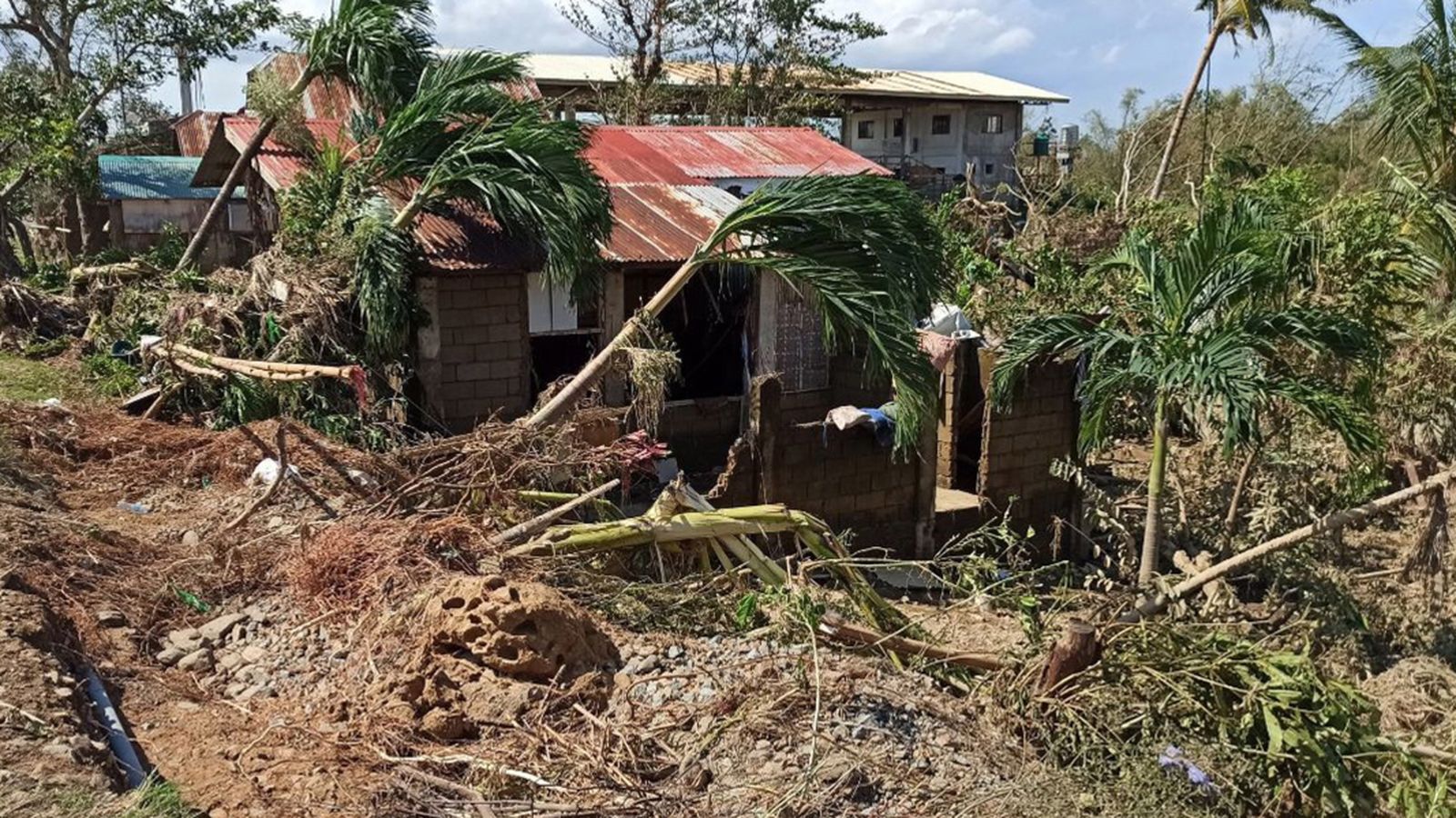 Ascendeixen a 41 les víctimes mortals pel Phanfone