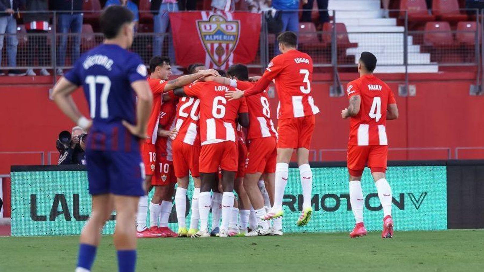 Els jugadors de l'Almeria celebren un gol