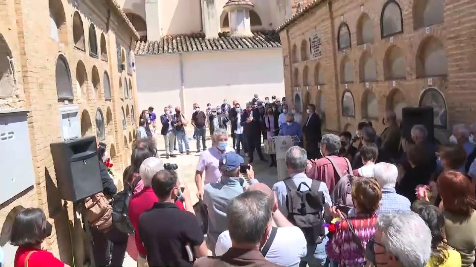 Homenatge al doctor Peset, on han acudit desenes de persones aquest dilluns