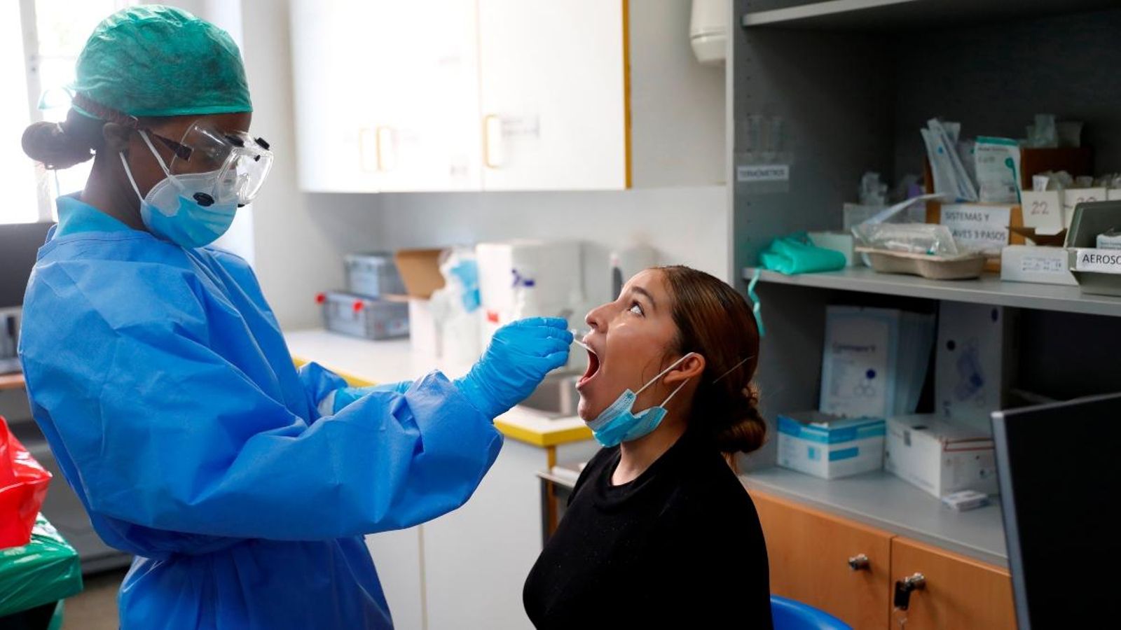 Imatge d'arxiu d'una prova a un centre de salut