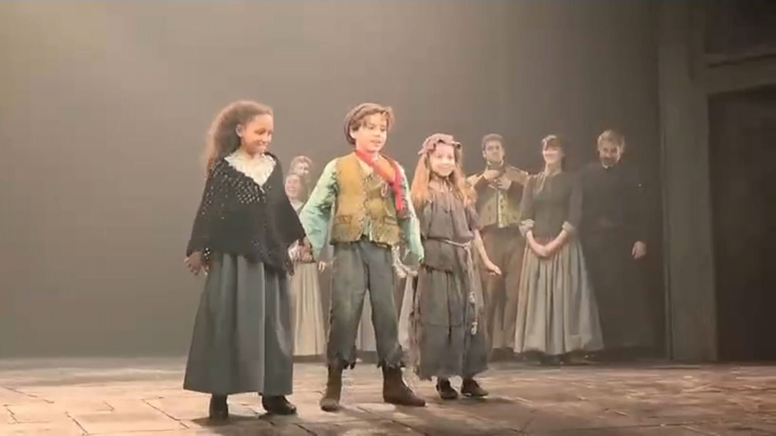 Un xiquet de Paterna triomfa amb el musical 'Los miserables' a Madrid