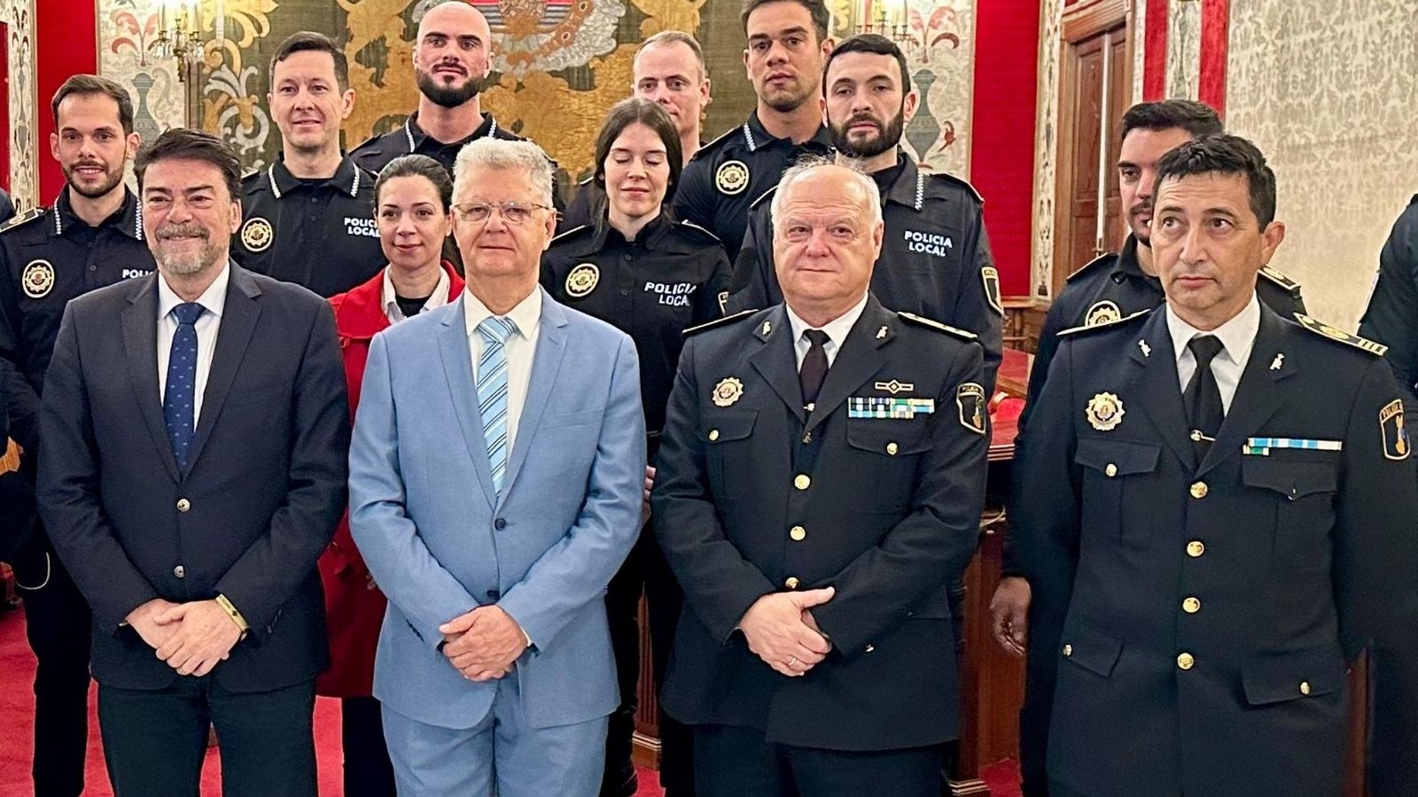 Fernando Aldave, a la dreta en la primera filera (arxiu)